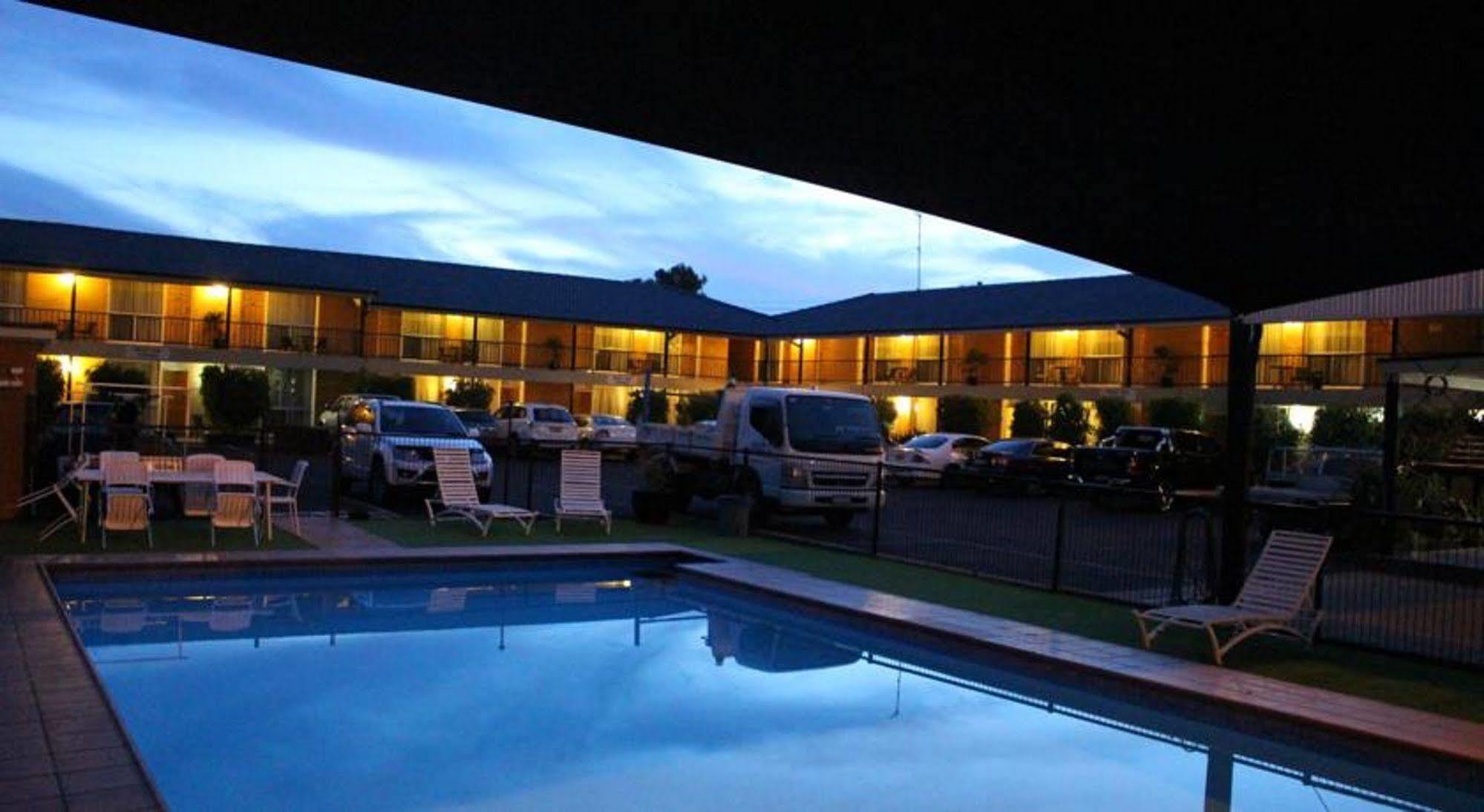 Golden West Motor Inn Dubbo Exterior foto